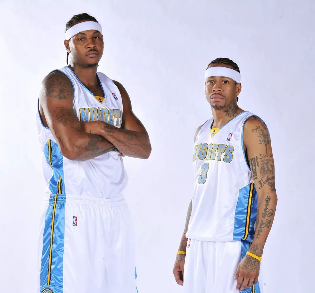 歌名应景，著名歌唱家波切利在世界杯抽签仪式演唱《今夜无人入眠》（世界杯抽签仪式上，波切利献唱《今夜无人入眠》，歌名恰到好处）