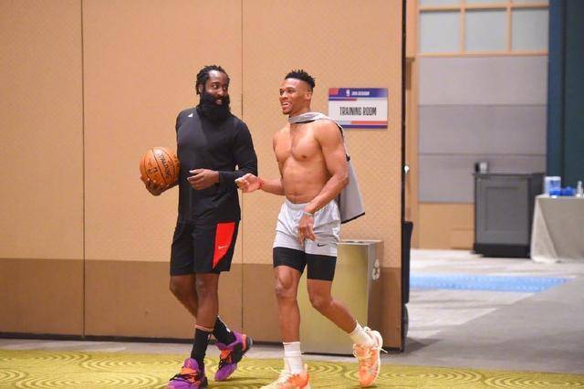 吴曦迎来个人生涯400场顶级联赛出场，同年龄段仅次于王大雷（吴曦达成顶级联赛400场里程碑，同龄仅次于王大雷）