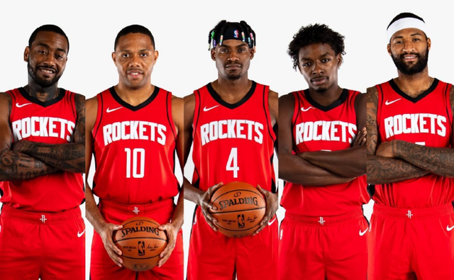 蛇精灵大战红魔鬼！意甲官方发布米兰德比预热海报（蓝黑蛇对阵红魔！意甲官方释出米兰德比预热海报）