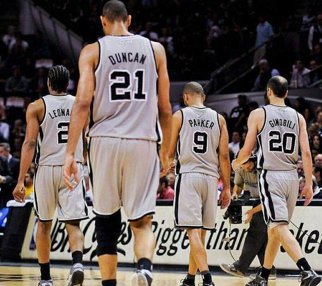 湖人老将经验决定比赛走势（湖人老将以经验左右战局）